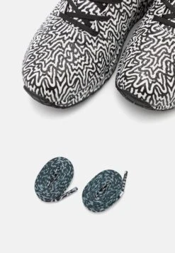 Uno - Sneakers Laag - Black/White -Dameskledingwinkel e15017e786444988a9e10e43c3562a1c