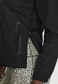 Ellesse Tepolini Jacket - Windjack - Black -Dameskledingwinkel e3b96d89fd12493ca5d148dcf1005035